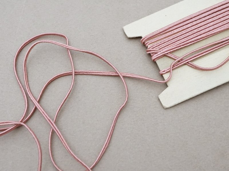 画像2: アンティーク 紐 グレイッシュピンク 4.15m 2mm幅