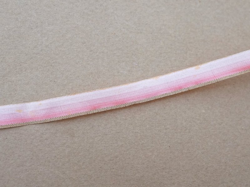 画像2: アンティーク シルクリボン 金糸の縁取り ピンクのグラデーション 幅7mm シルク製 リボン
