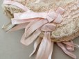 画像2: アンティーク シルク製 ボネ レース&フリル パウダーピンク ベビー用ボネ (2)