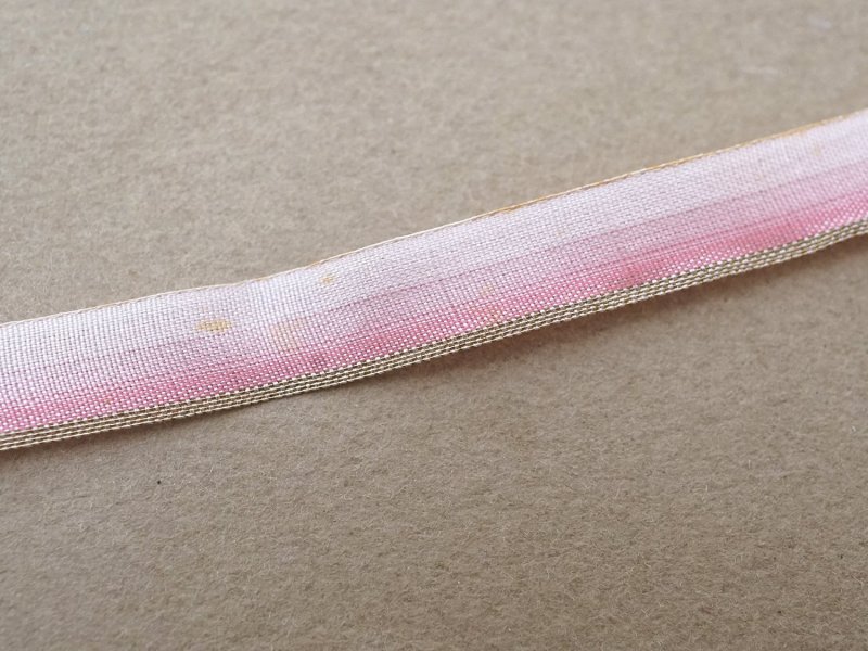 画像3: アンティーク シルクリボン 金糸の縁取り ピンクのグラデーション 幅7mm シルク製 リボン