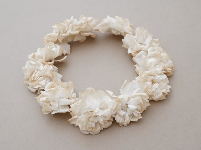 画像2: アンティーク 薔薇の布花のティアラ 花冠  オフホワイト