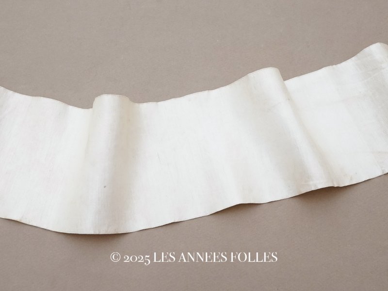 画像1: 18世紀 アンティーク シルクサテンのファブリック オフホワイト 205cm