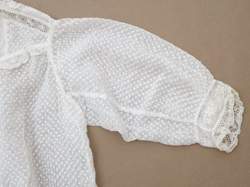 画像3: 1900年頃 アンティーク ベビー用 ブラウスドット刺繍のコットンファブリック 
