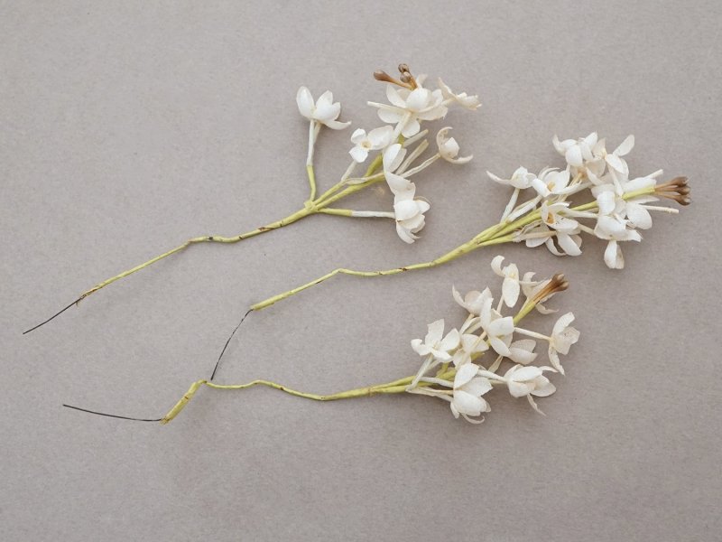 画像2: アンティーク ライラックの布花 オフホワイト