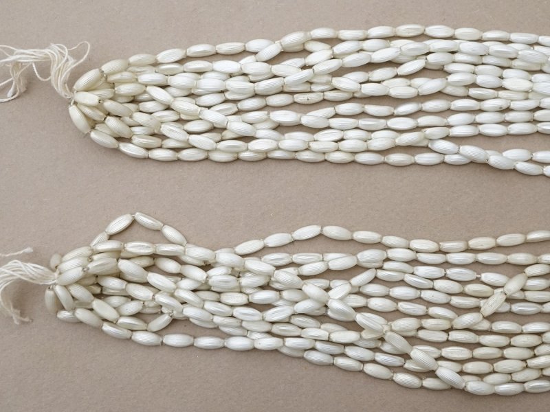 画像4:  アンティーク スフレビーズ マーキス型 ライン入り ホワイトシルバー  4×9mm  約390ピース 吹きガラス製 ビーズ