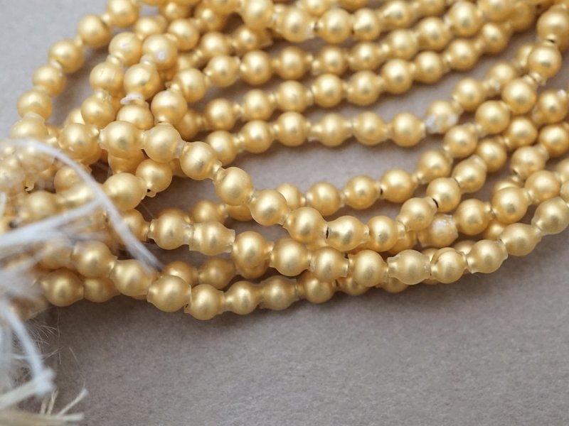 画像2: アンティーク スフレビーズ 丸 3mm強 ゴールド 吹きガラス製ビーズ 約300ピース