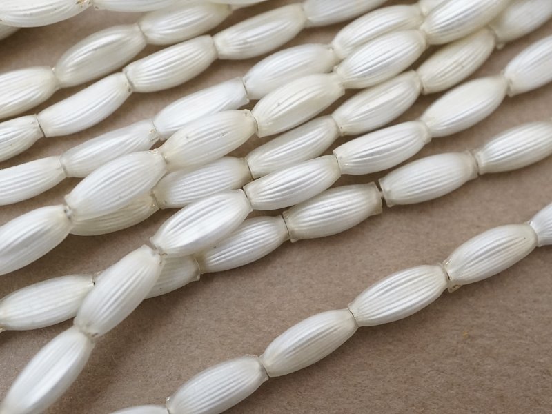 画像8:  アンティーク スフレビーズ マーキス型 ライン入り ホワイトシルバー  4×9mm  約390ピース 吹きガラス製 ビーズ