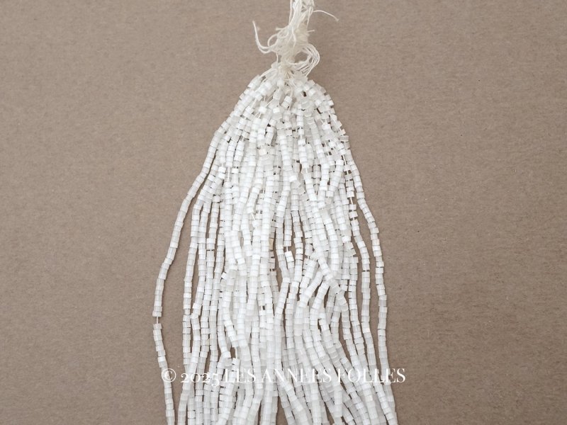 画像1: アンティーク ガラス製 サティネビーズ オフホワイト 1cm=9粒 21〜29g