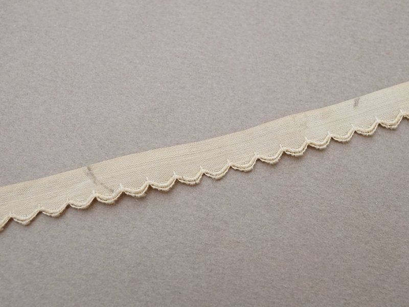 画像8: アンティーク スカラップトリム 刺繍入り ライトベージュ 1.7m 1cm幅 