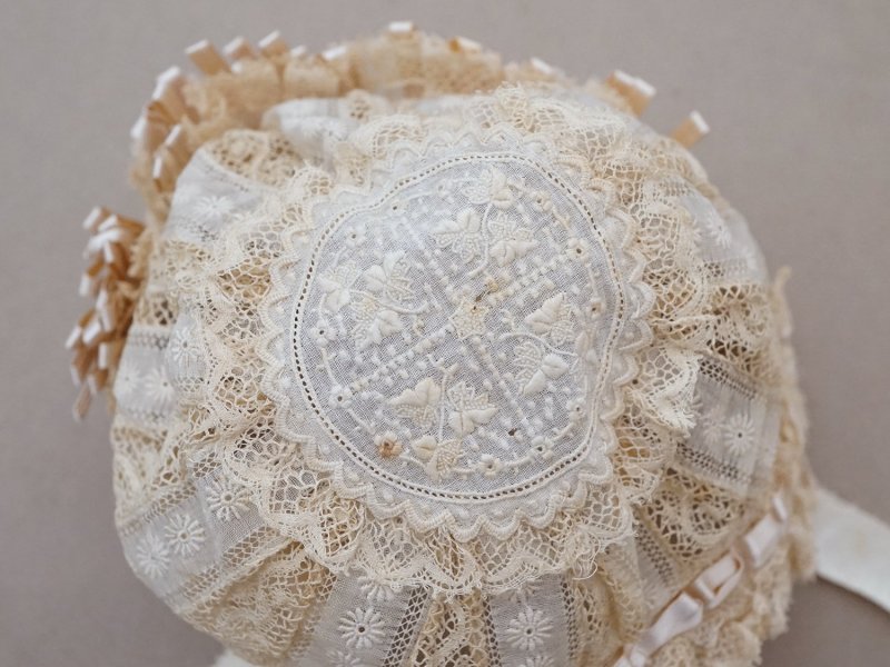 画像5: アンティーク バテム用 ボネ グレイッシュピンクのシルクサテンリボン＆レース ベビー用ボネ