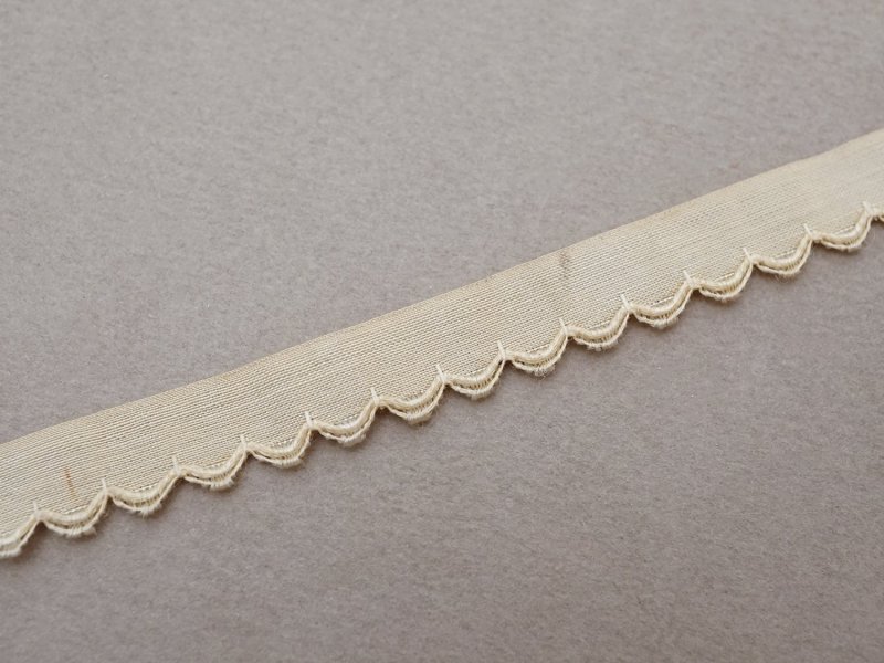 画像9: アンティーク スカラップトリム 刺繍入り ライトベージュ 1.7m 1cm幅 