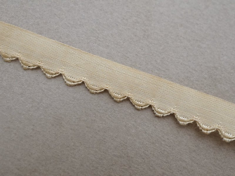 画像4: アンティーク スカラップトリム 刺繍入り ライトベージュ 1.7m 1cm幅 