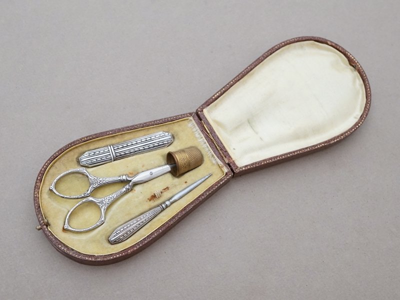 画像2: ＊蚤の市＊ フランス製 アンティーク 裁縫道具セット