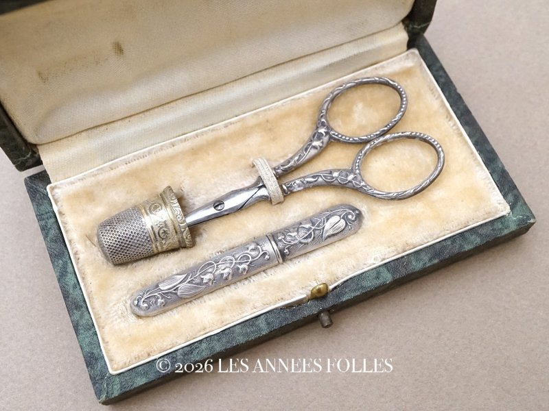 画像1: アンティーク シルバー製 鈴蘭の裁縫道具セット 