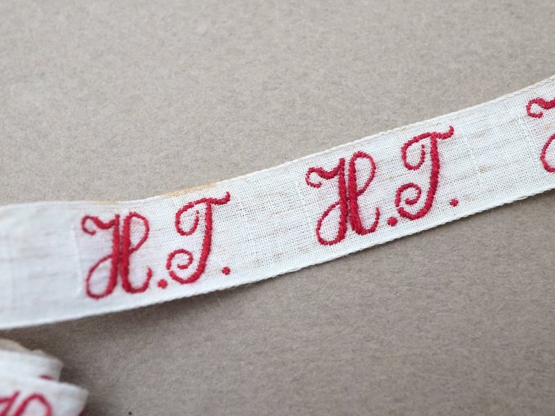 画像2: アンティーク 幅広 イニシャルテープ【HJ】約3.5m ボルドー