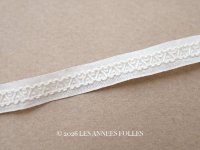 アンティーク ハートの刺繍入り トリム オフホワイト 1.43m 7mm幅