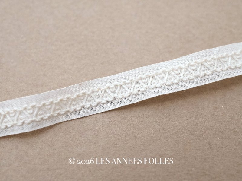 画像1: アンティーク ハートの刺繍入り トリム オフホワイト 1.43m 7mm幅