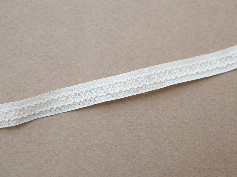 画像2: アンティーク ハートの刺繍入り トリム オフホワイト 1.43m 7mm幅