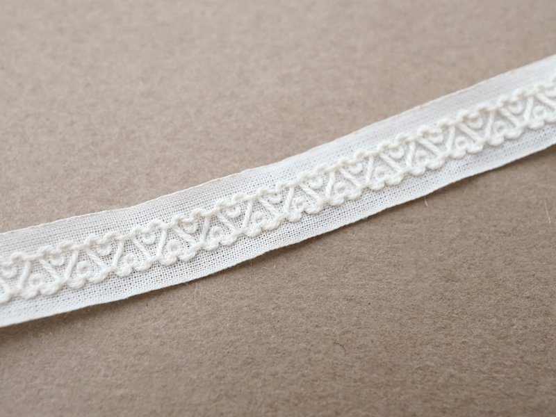 画像3: アンティーク ハートの刺繍入り トリム オフホワイト 1.43m 7mm幅