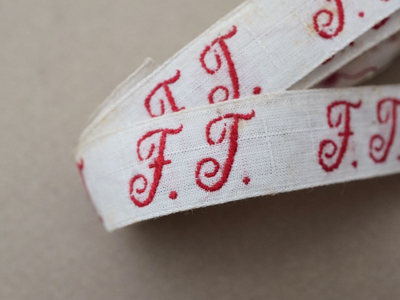画像2: アンティーク 幅広 イニシャルテープ【FT】約1.87m ボルドー