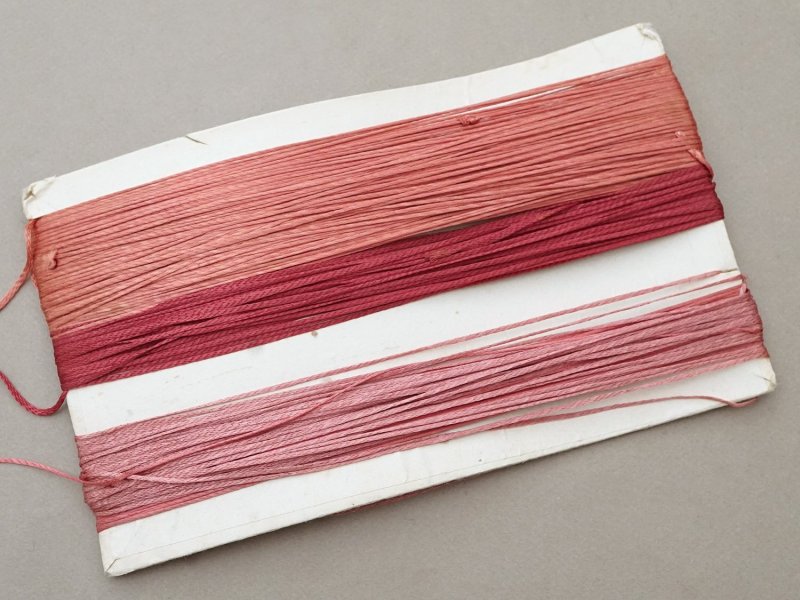 画像2: アンティーク 紐 極細 1mm幅 グレイッシュピンク&ローズピンク＆ボルドー 約70m