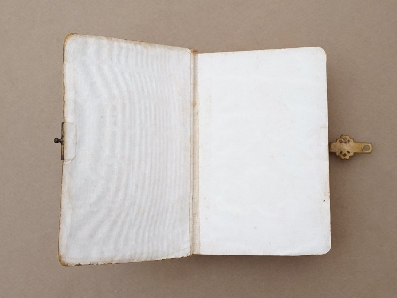 画像7: ＊蚤の市＊ 1901年 ミサ典書 薔薇のブーケ＆クロス 聖書 