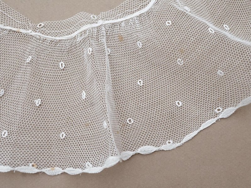 画像5: アンティーク 幅広 フリルレース 2.45m オフホワイト ドット刺繍入り チュールレース  幅11.5cm 