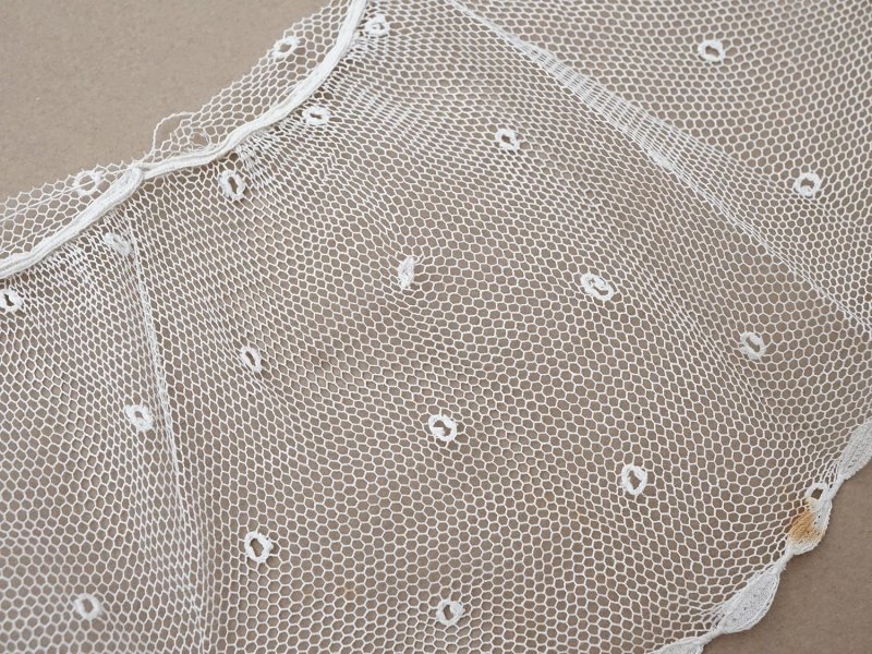 画像6: アンティーク 幅広 フリルレース 2.45m オフホワイト ドット刺繍入り チュールレース  幅11.5cm 