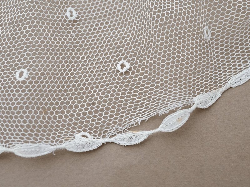 画像7: アンティーク 幅広 フリルレース 2.45m オフホワイト ドット刺繍入り チュールレース  幅11.5cm 