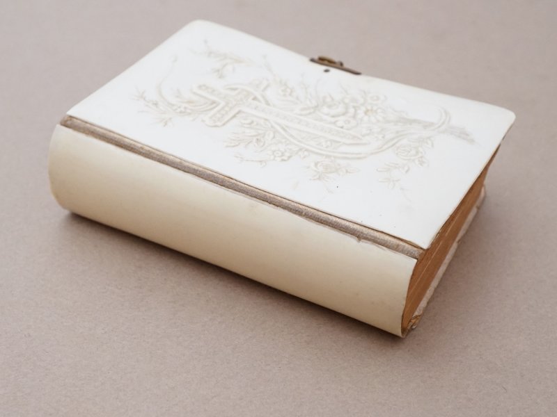 画像6: ＊蚤の市＊ 1901年 ミサ典書 薔薇のブーケ＆クロス 聖書 