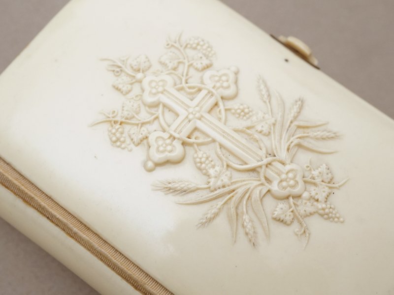 画像2: ＊蚤の市＊ 1889年 ミサ典書 クロス＆葡萄の木＆麦の穂 聖書 