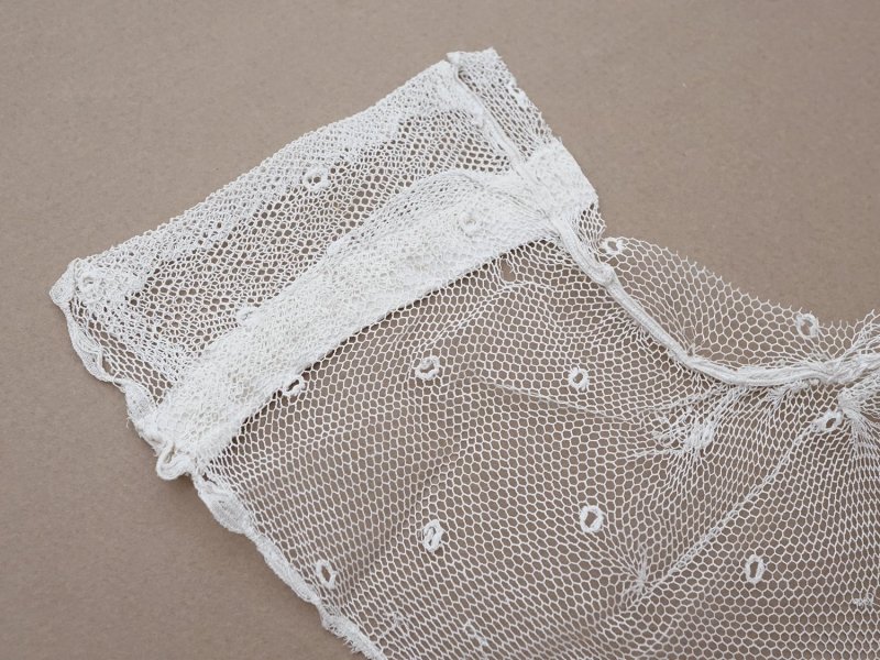 画像4: アンティーク 幅広 フリルレース 2.45m オフホワイト ドット刺繍入り チュールレース  幅11.5cm 