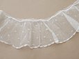 画像2: アンティーク 幅広 フリルレース 2.5m オフホワイト ドット刺繍入り チュールレース  幅11.5cm  (2)
