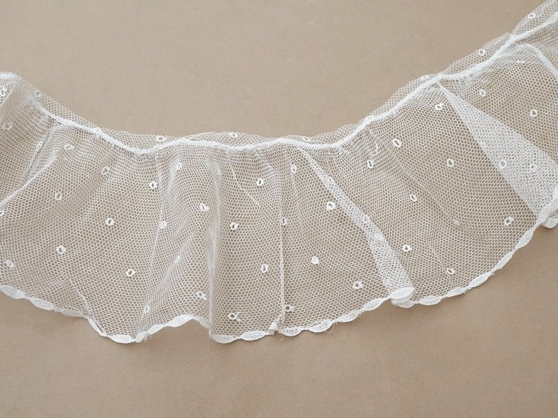 画像2: アンティーク 幅広 フリルレース 2.5m オフホワイト ドット刺繍入り チュールレース  幅11.5cm 