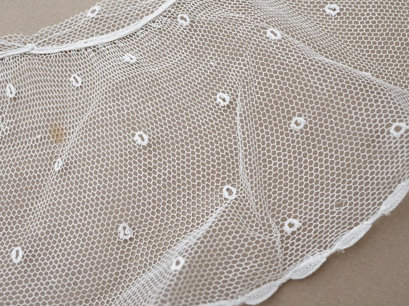 画像10: アンティーク 幅広 フリルレース 2.45m オフホワイト ドット刺繍入り チュールレース  幅11.5cm 