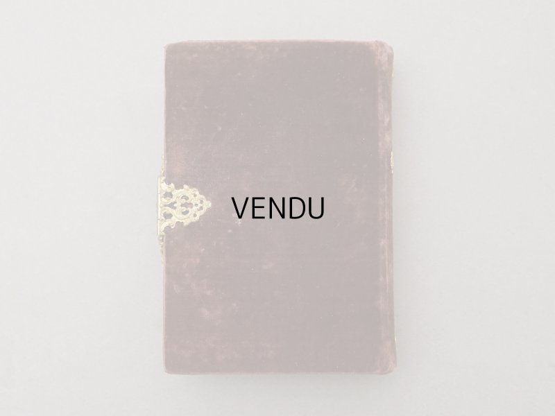 画像3:  アンティーク ミサ典書 ブラウンのベルベット 聖母マリアと幼いキリストのモチーフ付 四葉のクローバーの押し花入り