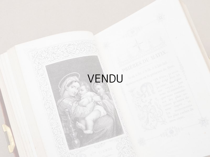 画像13:  アンティーク ミサ典書 ブラウンのベルベット 聖母マリアと幼いキリストのモチーフ付 四葉のクローバーの押し花入り