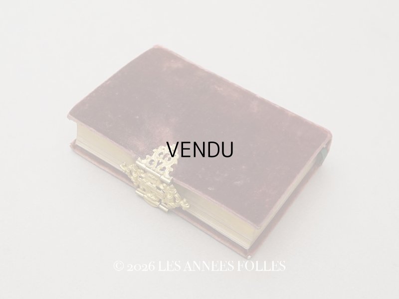 画像1:  アンティーク ミサ典書 ブラウンのベルベット 聖母マリアと幼いキリストのモチーフ付 四葉のクローバーの押し花入り