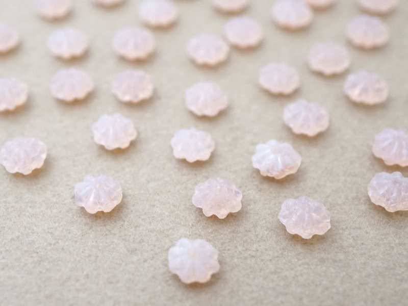 画像7: アンティーク ガラス製 ビーズ 花型 ピンクオパール色 6mm 約50ピースのセット