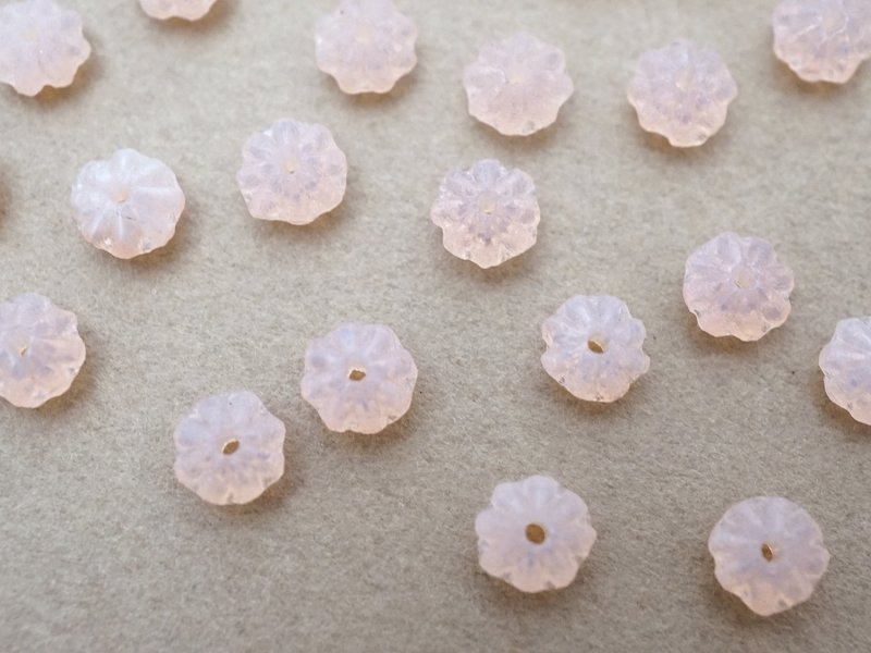 画像5: アンティーク ガラス製 ビーズ 花型 ピンクオパール色 6mm 約50ピースのセット