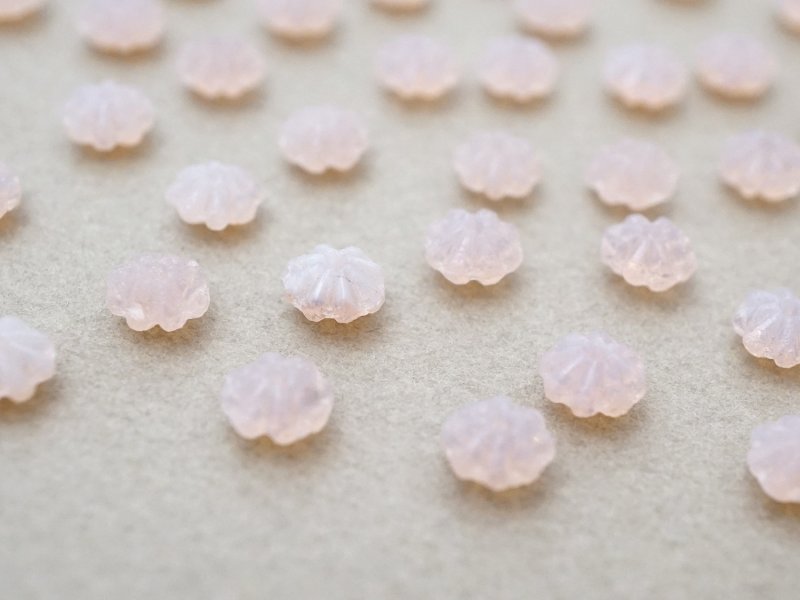 画像6: アンティーク ガラス製 ビーズ 花型 ピンクオパール色 6mm 約50ピースのセット