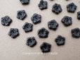 画像1: アンティーク ガラス製 ビーズ 花型 黒 8mm 約20ピースのセット (1)