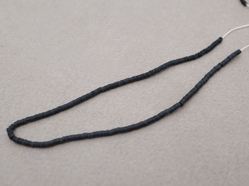 画像4: アンティーク ゼラチン製 スパンコール 極小 1.5mm 黒