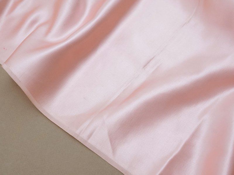 画像3: 19世紀末 アンティーク シルクサテン ファブリック ベビーピンク 生地 53×99cm