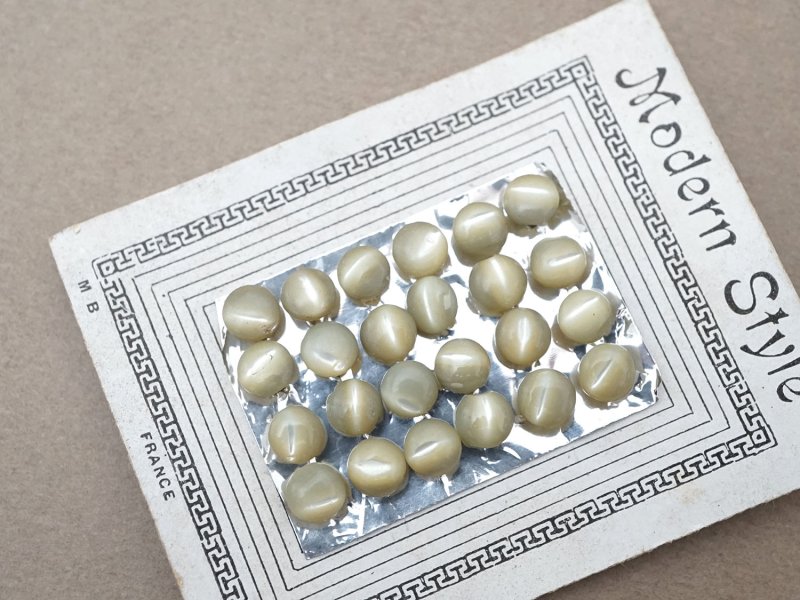 画像3: アンティーク マザーオブパール製 極小 ボタン 5mm 24ピース シェルボタン 枯草色 (淡いカーキ)