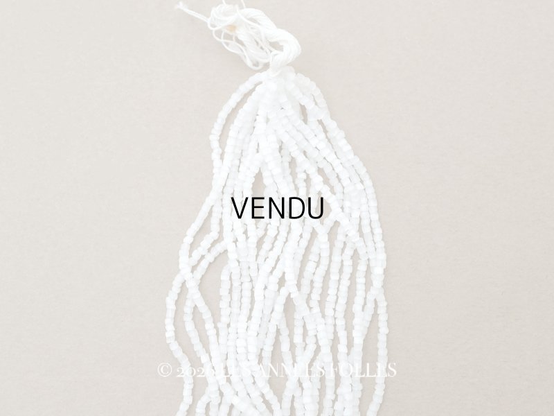 画像1: アンティーク ガラス製 サティネビーズ ホワイト 42g 1cm=7粒 