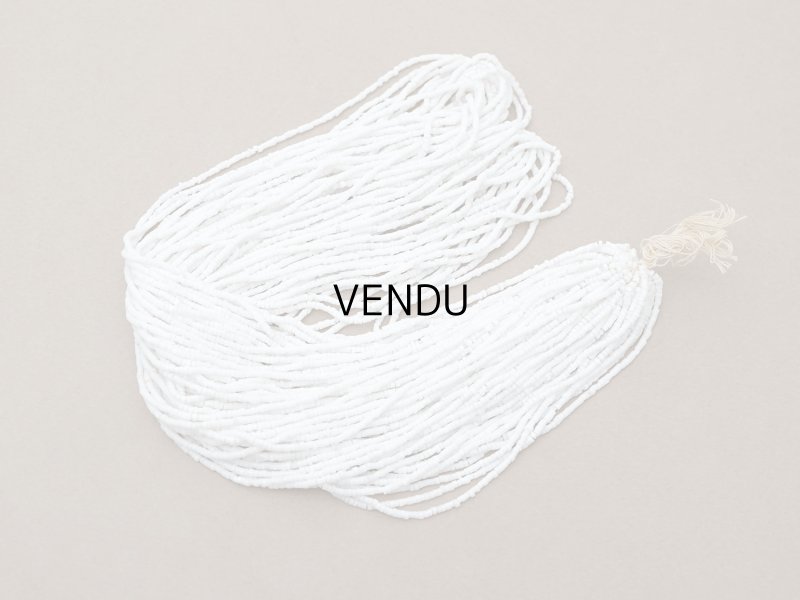 画像2: アンティーク ミルクガラス シードビーズ ホワイト 75〜78g 1粒=9〜9.5粒