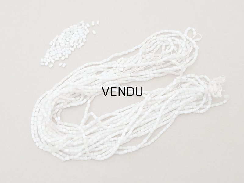 画像2: アンティーク ガラス製 サティネビーズ グレイッシュホワイト 23g 1cm=4粒 