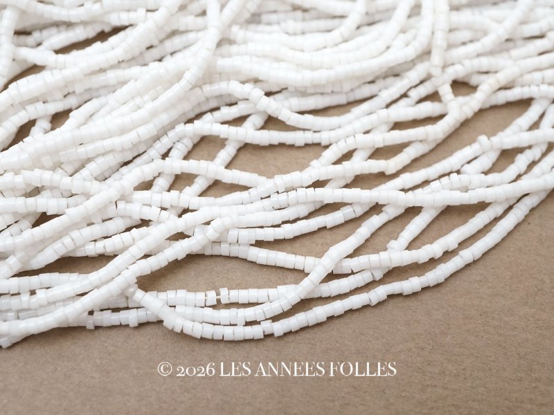 画像1: アンティーク ミルクガラス シードビーズ ホワイト 75〜78g 1粒=9〜9.5粒