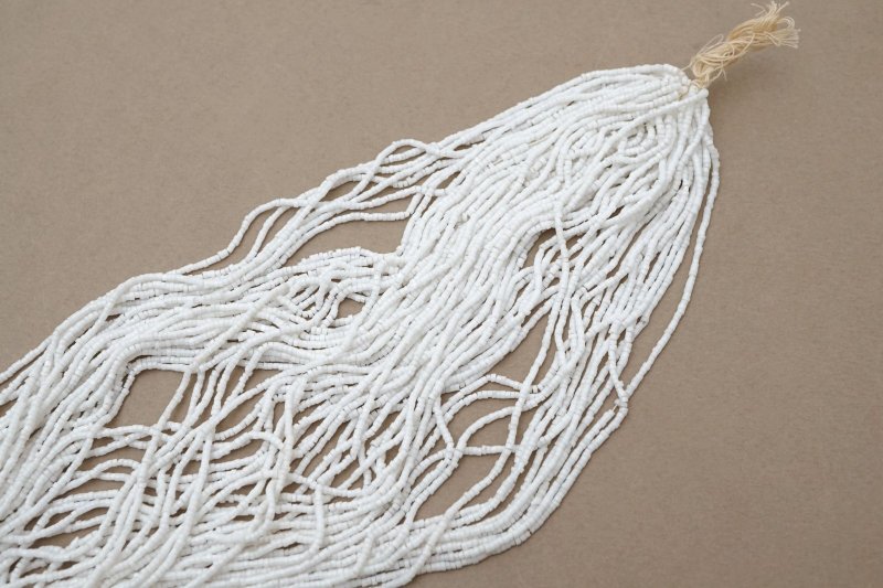 画像4: アンティーク ミルクガラス シードビーズ ホワイト 75〜78g 1粒=9〜9.5粒